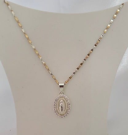 ELEGANTE DIJE DE LA VIRGEN MARIA Y CADENA DE ORO LAMINADO DE 18K